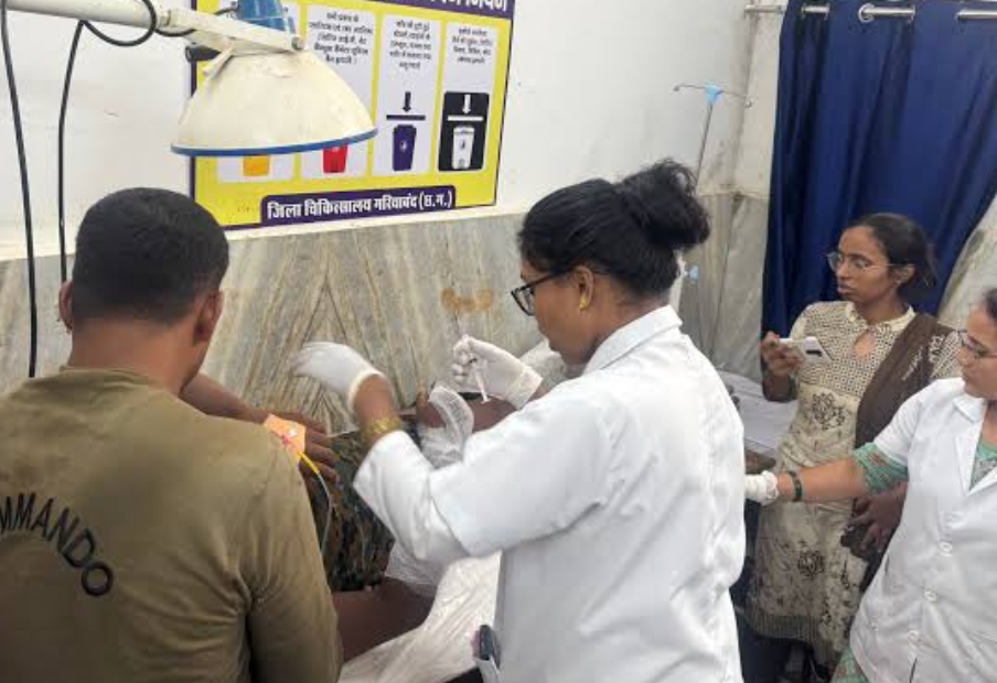 CG News : सर्चिंग पर निकले जवान पर चार भालुओं ने किया हमला, गंभीर हालत में जिला अस्पताल रेफर