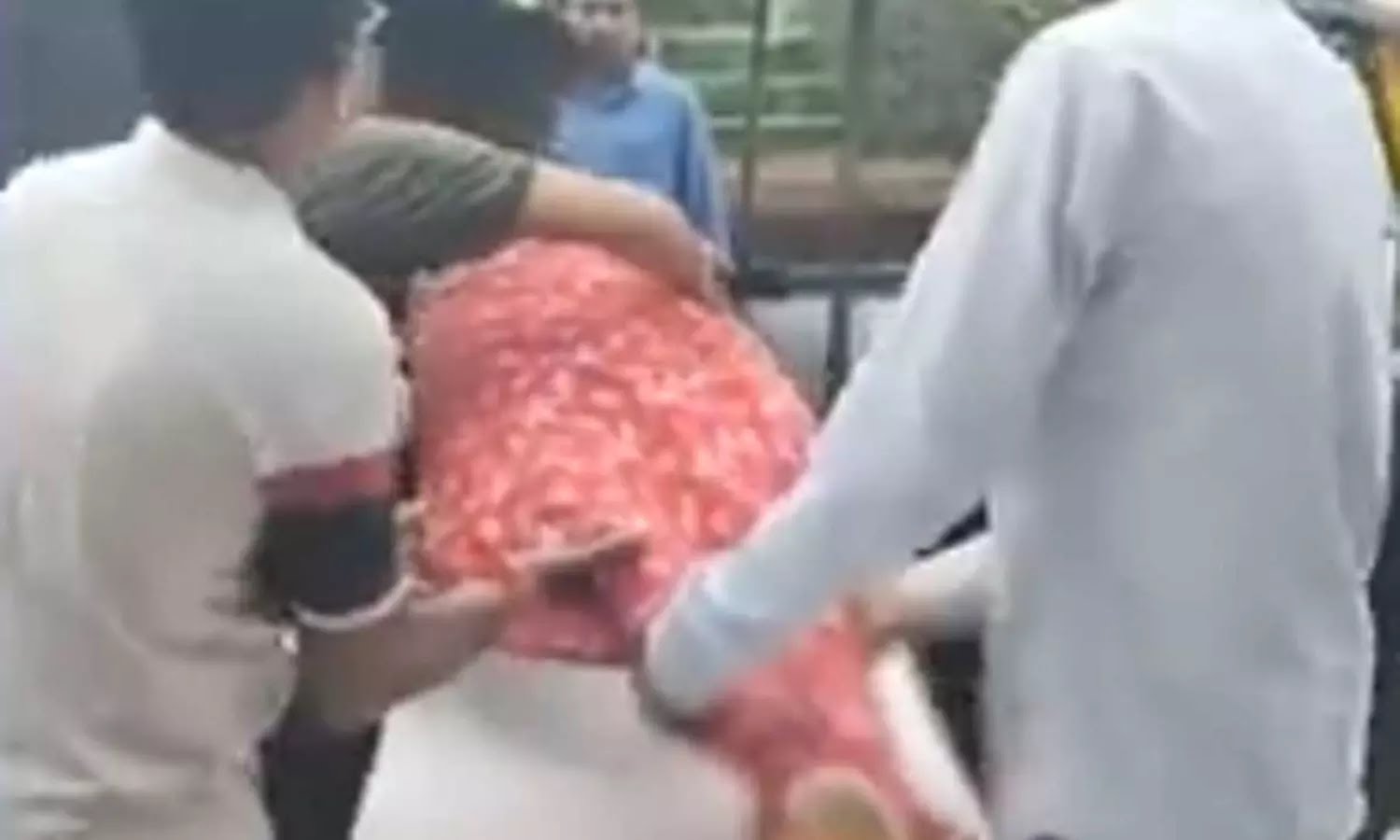 CG : झोलाछाप डॉक्टर के इंजेक्शन लगाते ही 12 साल के बच्चे के मुंह से निकलने लगा झाग, कुछ ही देर में थम गई सांसें