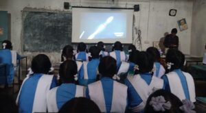 व्याख्याता ने क्लास रूम में छात्र-छात्राओं संग गजब कर दिया, जारी हुआ नोटिस, DEO को भेजी गयी कार्रवाई की अनुशंसा, जानें मामला…