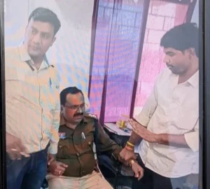 25000 रुपये घूस लेते SI-ASI गिरफ्तार, फर्जी केस में फंसाने को लेकर मांगे थे 50 हजार रुपये