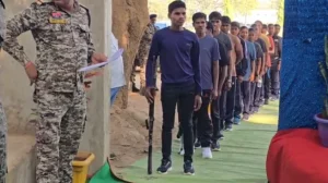 CG NEWS: गृहमंत्री अमित शाह के बस्तर दौरे से पहले बड़ा नक्सली सरेंडर, 21 नक्सलियों ने डाले हथियार