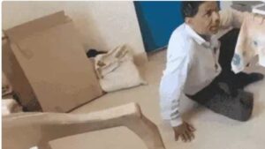 नशे में स्कूल पहुंचे हेडमास्टर सस्पेंड: कमरे में फर्श पर सोते मिले, लड़खड़ाते हुए बच्चों को पढ़ाने की कोशिश