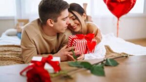 अपने सिर्फ Gift नहीं, पार्टनर को दें ये 7 सरप्राइज, यादगार बन जाएगी आपकी हर डेट…