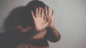 सौतेले पिता ने रिश्तों को किया कलंकित, नाबालिग बेटी के गर्भवती होने पर खुला राज मेले में भेष बदलकर भीख मांग रहा था आरोपी…