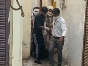 भाई-बहन ने 5 दिन तक मां के शव के साथ बिताए, बदबू आने पर पड़ोसियों ने पुलिस को दी सूचना