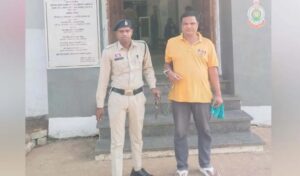 रिटायर अफसर को ACB की धमकी देकर ठगे लाखों रुपये, पुलिस ने दबोचा