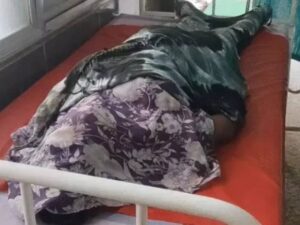 झोलाछाप डॉक्टर के क्लिनिक में इंजेक्शन के बाद गर्भवती महिला की संदिग्ध मौत, क्लिनिक सील, अवैध दवाइयां और गांजा बरामद