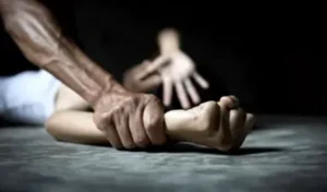 घर लौट रही युवती को ई-रिक्शा में उठा ले गए दरिंदे, कॉलेज परिसर के अंदर एक साथ इतने ने लोगों मिटाई हवस, फिर जो हुआ…