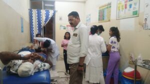 सड़क हादसा : ट्रक की टक्कर से स्विफ्ट कार दुर्घटनाग्रस्त, पिकअप पलटी — तीन लोग गंभीर घायल