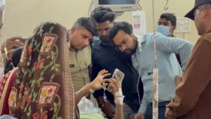 एकतरफा प्यार का खूनी इंतकाम, युवती को घेरकर गला रेता, युवती ने अस्पताल में कागज पर लिखकर आरोपियों का बताया नाम…