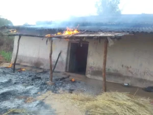 शराबी ने किया घर में झगड़ा, गुस्से में खुद के घर में ही लगाई आग