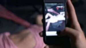 लड़के ने सेक्स के लिए किया मजबूर, अश्लील वीडियो बनाकर दी धमकी, युवती ने किया विरोध तो दे दी ये खौफनाक सजा