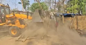 धमतरी में वनभूमि पर बड़ा एक्शन: 116 हेक्टेयर से ज्यादा जमीन अतिक्रमण मुक्त, 54 कब्जों पर चला बुलडोजर