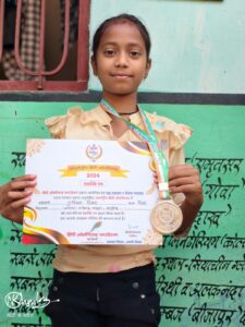 मेहनत का जादू: टिंकल चौहान ने 95.42% के साथ टॉप-10 में बनाई जगह