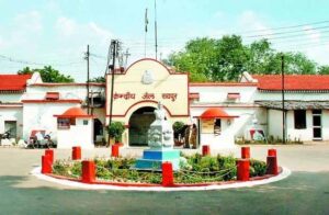 रायपुर सेंट्रल जेल में महिला कैदी ने कलाई काटकर की आत्महत्या की कोशिश, चेकिंग के नाम पर प्रताड़ना का आरोप