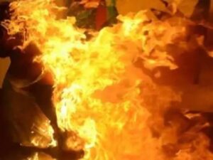 चरित्र शंका में पति ने पत्नी को जिंदा जलाने की कोशिश, आरोपी गिरफ्तार