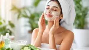 गर्मियों में जलन और चिपचिपाहट से हैं परेशान जानें चेहरे को ठंडा रखने और ग्लो बढ़ाने का ये सबसे आसान तरीका…