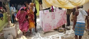 रायगढ़ में अनोखी शादी, दूल्हा-दुल्हन ने जलते अंगारों पर चलकर की नई जिंदगी की शुरूआत