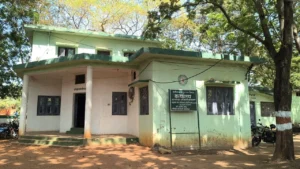 सरकारी दफ्तर में दारू-मुर्गा पार्टी के दौरान SDO की गोल्ड चेन हो गयी गायब, गुस्से में चार कर्मचारियों की साहब ने कर दी छुट्टी