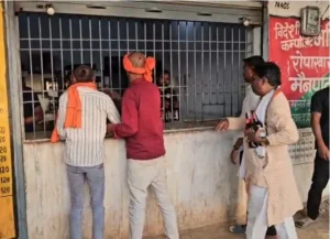 शराब दुकान में शराबियों का हाई वोल्टेज ड्रामा, ओवररेटिंग को लेकर जमकर हंगामा