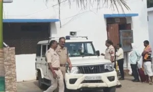 मेरा पति गे है : पत्नी बोली, पति अपने गे पार्टनर से शारीरिक संबंध बनाने को कहता है, विरोध पर जान से मारने की मिल रही धमकी, दो गिरफ्तार