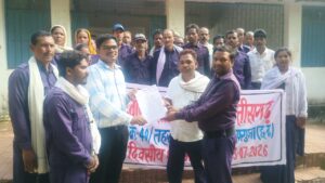राजस्व विभाग में नियमितीकरण व ₹15 हजार मानदेय की मांग को लेकर कोटवारों का एक दिवसीय धरना