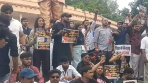 CG News: 12वीं हिंदी पेपर लीक पर रायपुर में छात्रों का प्रदर्शन, शिक्षा मंत्री गजेंद्र यादव के इस्तीफे की मांग तेज…