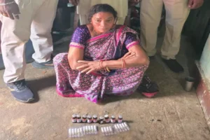 कुख्यात लेडी ड्रग स्मगलर हुई गिरफ्तार, घर से मिला नशे का जखीरा, पहले ब्राउन शुगर तस्करी में जा चुकी है जेल