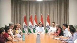 शिक्षा मंत्रालय का पदभार संभालते ही एक्शन में प्रह्लाद जोशी, पहले ही दिन वरिष्ठ अधिकारियों संग की बैठक