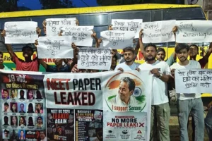शिक्षा मंत्री के इस्तीफे की मांग, सोनम वांगचुक के समर्थन में भी लगे नारे