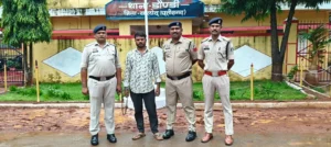 रांग नंबर से दोस्ती! फिर गर्लफ्रेंड बनाकर किया शारीरिक शोषण…