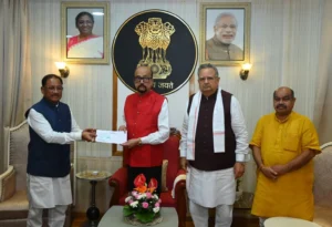 असम बाढ़ पीड़ितों के लिए छत्तीसगढ़ सरकार ने दिए 5 करोड़ रुपये, मुख्यमंत्री ने सहायता राशि का चेक राज्यपाल श्री रमेन डेका को सौंपा