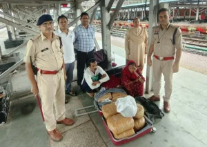 गांजा तस्करी करते हुए पति-पत्नी गिरफ्तार, RPF-GRP ने रेलवे स्टेशन में दबोचा