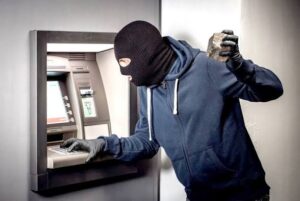 YouTube और सोशल मीडिया से सीखा ATM में चोरी का तरीका, धातु की प्लेट लगाकर उड़ाई 1.15 लाख की रकम