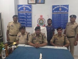 पत्नी को प्रेमी के साथ देख भड़का पति; गला रेतकर की हत्या, आरोपी गिरफ्तार