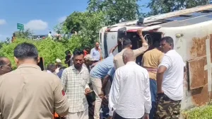 बालोद में भीषण सड़क हादसा: अनियंत्रित होकर पलटी यात्री बस, कंडक्टर की मौत, कई यात्री घायल