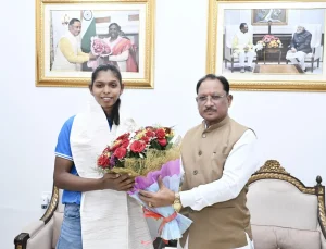 एशियन गेम्स की ‘गोल्डन गर्ल’ संजू देवी को छत्तीसगढ़ सरकार देगी 51 लाख रुपये, सीएम साय ने किया भव्य अभिनंदन
