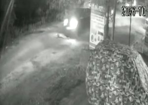 CG: सड़क पर लेटते ही युवक को वाहन ने कुचला, मौके पर मौत, CCTV फुटेज आया सामने