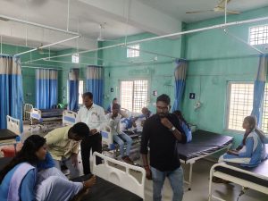 CG: स्कूल में अचानक मधुमक्खियों का हमला, कई छात्र-छात्राएं घायल, 4 की हालत गंभीर